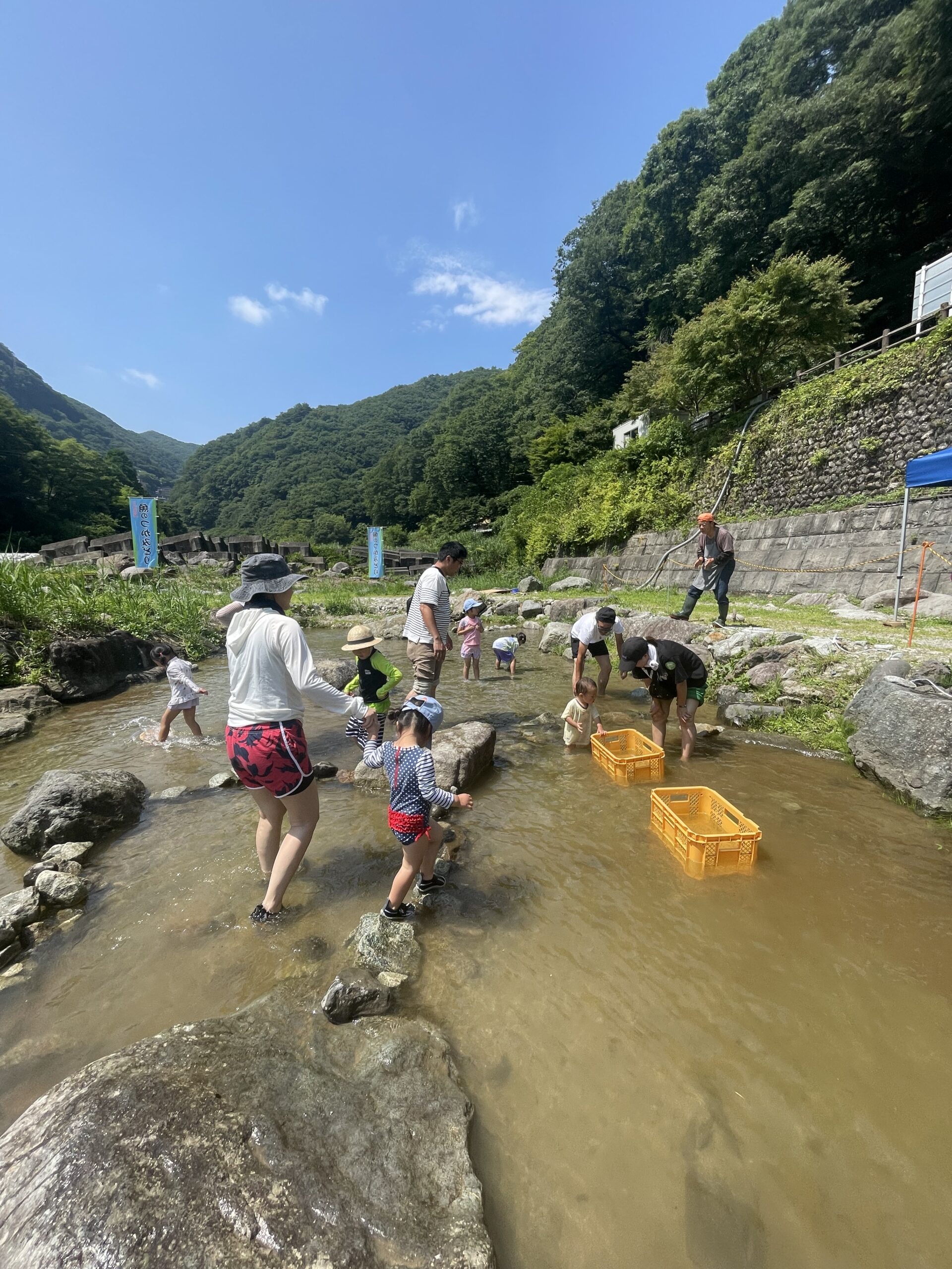 魚のつかみどり in川治